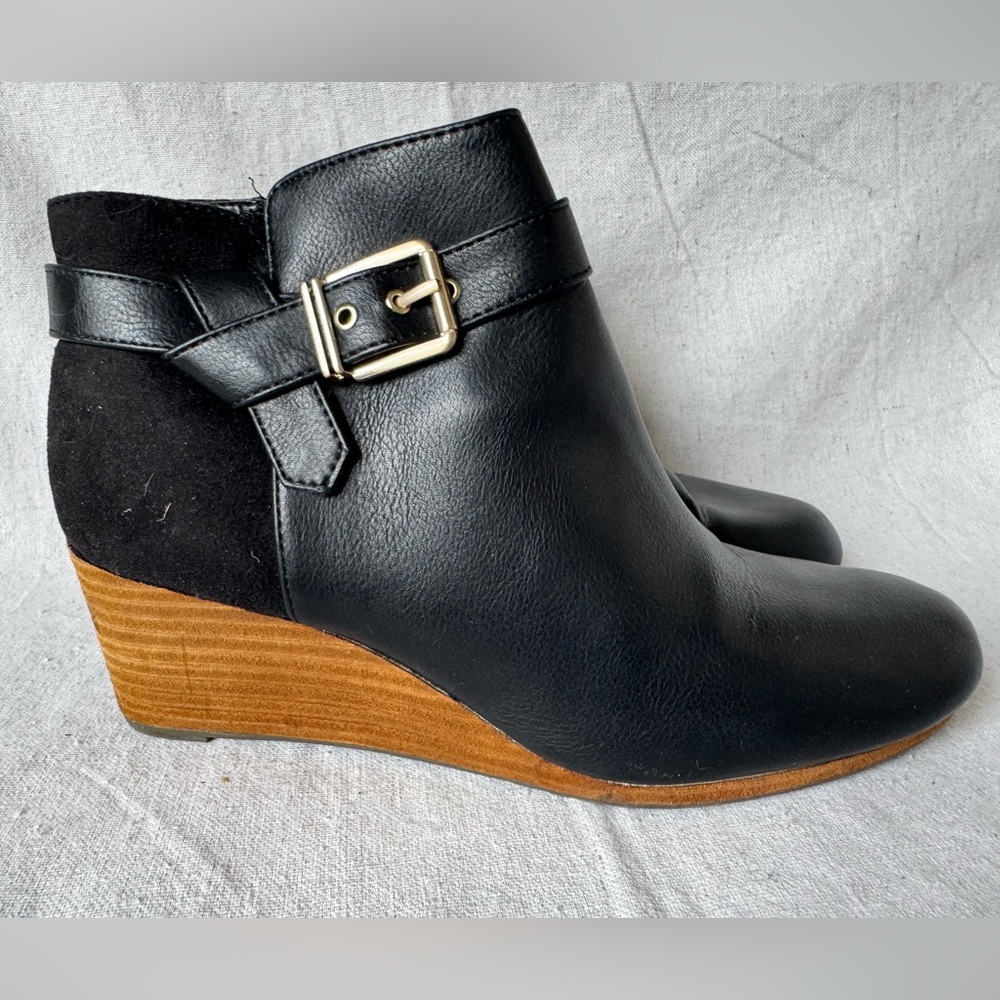Dr. Scholl's Darcy Wedge Bootie with buckle detail, black, size 7.5